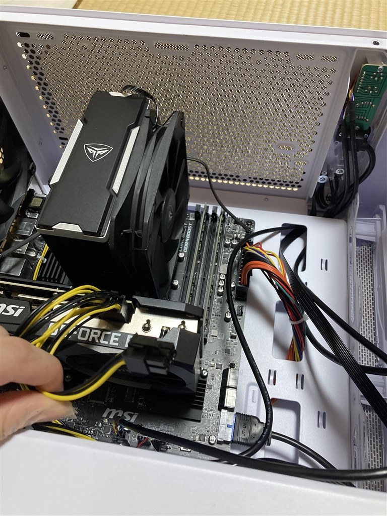 グラフィックボードの補助電源はどこに付けられますか？』 MSI B550M