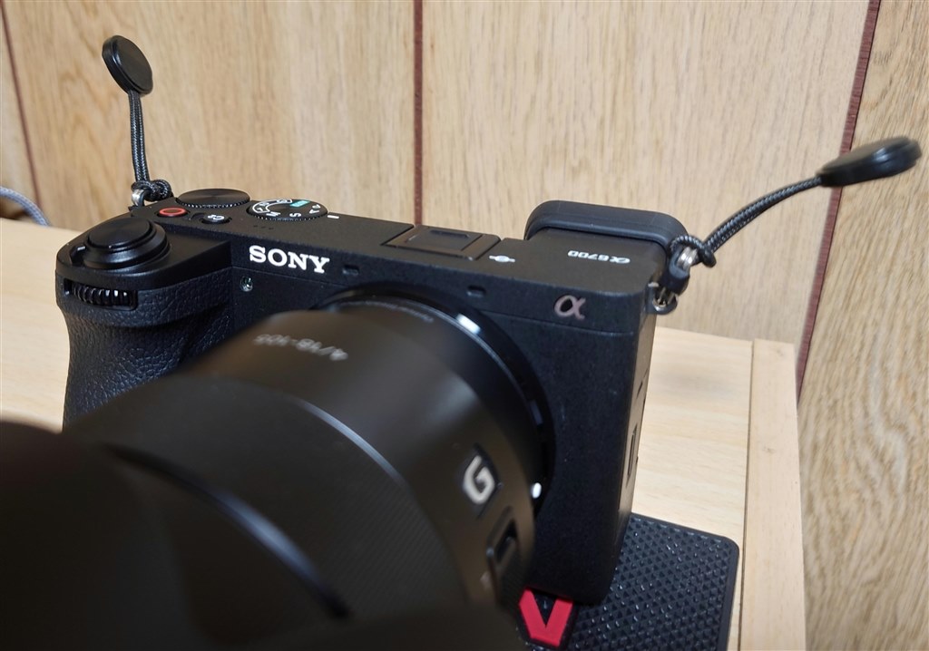 ［美品］α6700 ボディ α7sIIIストラップトライアングルホルダー 装着済 美品］α6700 ボディ α7sIIIストラップトライアングルホルダー 装着済
