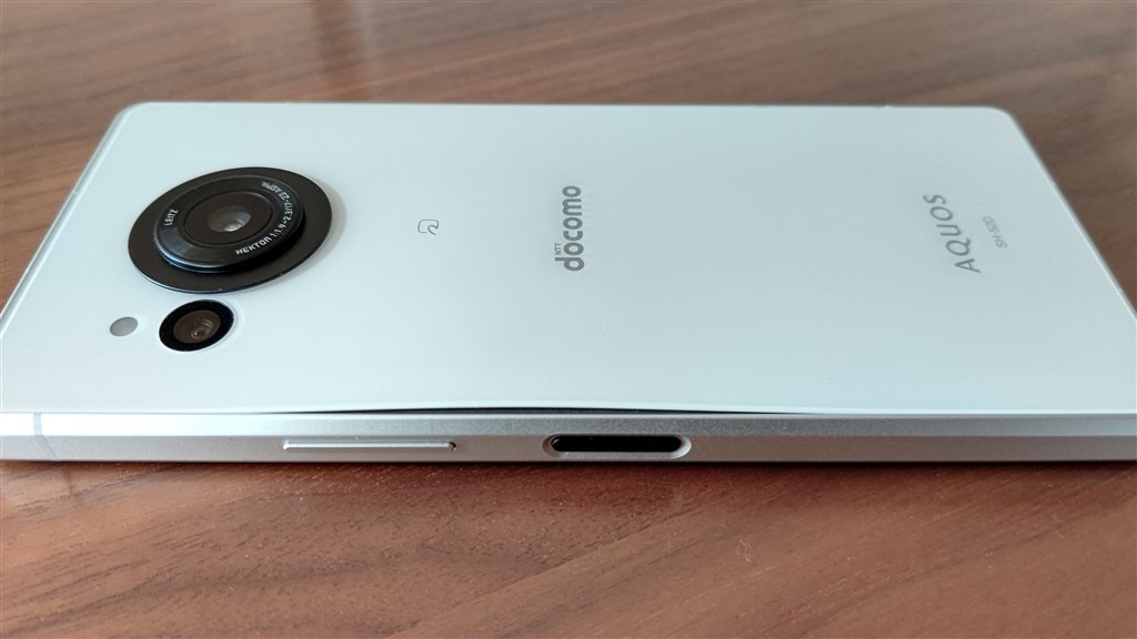 不具合 バッテリーの膨らみ』 シャープ AQUOS R8 SH-52D docomo の