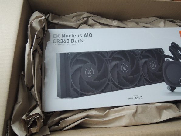 AMD Ryzen 7 7800X3D CPUと元箱 AMD Ryzen 7 7800X3D CPUと元箱 AMD