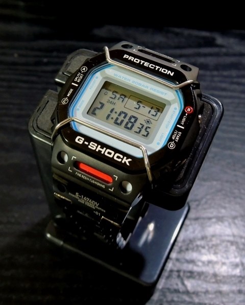 純正以外の交換用のメタルバンド』 カシオ G-SHOCK Basic DW-5600E-1