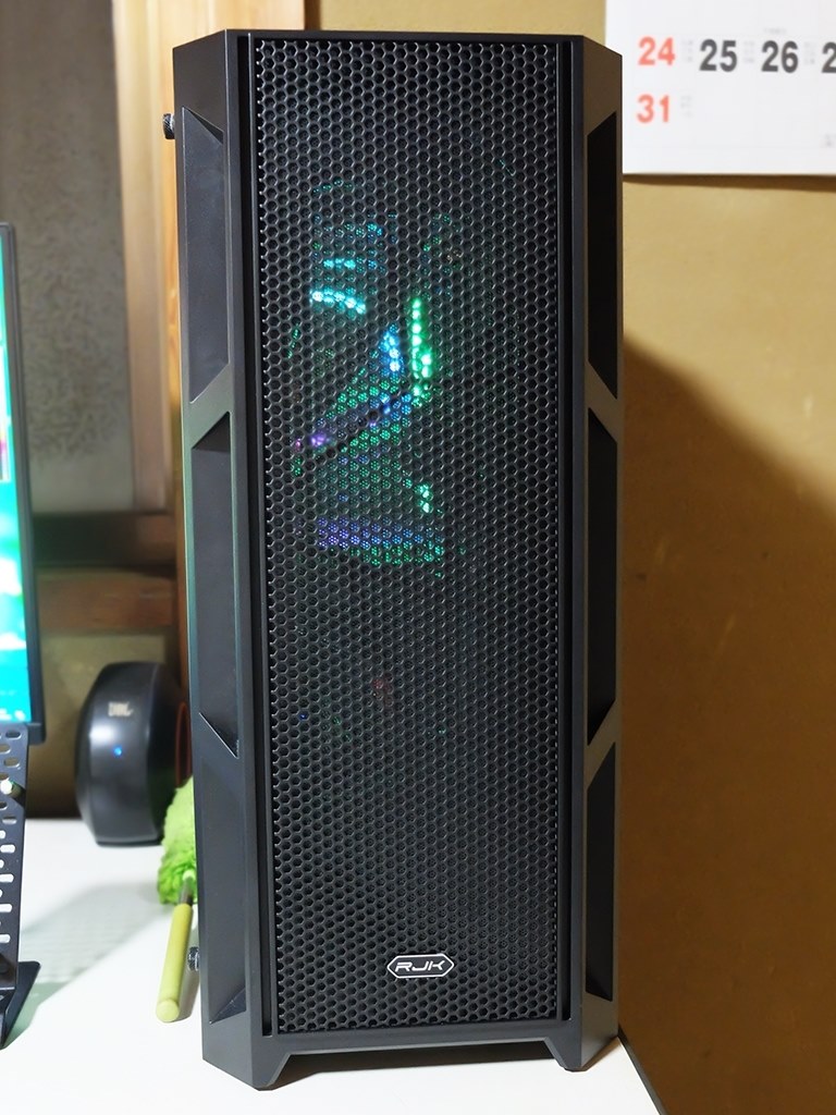 AMD Ryzen 7 5700X3D と AMD CPU リテールクーラー AMD Ryzen 7 5700X3D と AMD CPU リテールクーラー