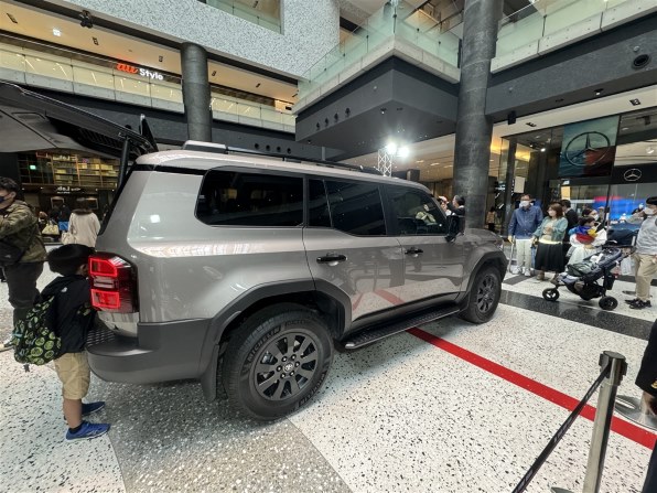 ランクル250ZXから新車納車前取外し純正タイヤホイール18インチ未使用に近い ランクル250ZXから新車納車前取外し純正タイヤホイール18インチ