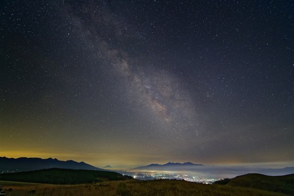 お色はネイビーです。写真が明るく撮れてますが、４枚目の写真の色です。 Luminar Neoで人物写真を現像・レタッチする方法、手順 | カラー