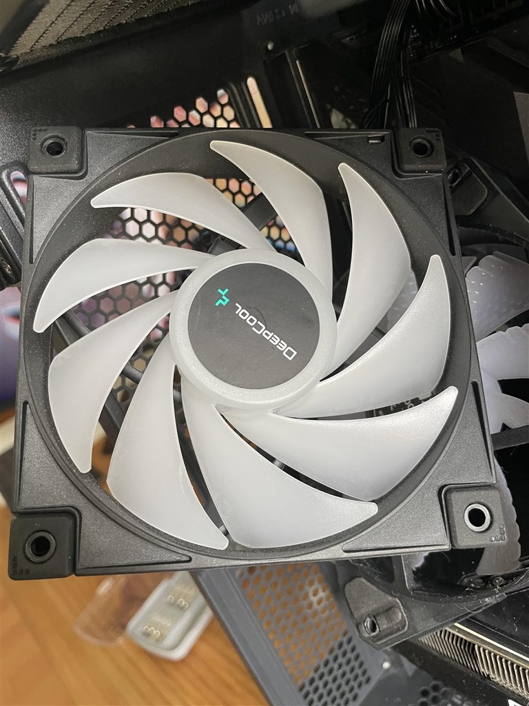 ファンからカラカラ音がする』 DEEPCOOL LS720 R-LS720-BKAMNT-G