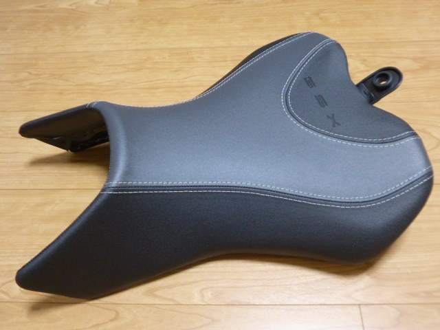 純正ツートンシート等について』 スズキ GSX-8S のクチコミ