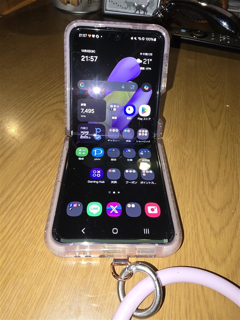 GALAXY Z Flip4 ジャンク　電源入らずです　フィルム剥がれ Galaxy Z Fold4の保護フィルムが剥がれたけれど、無償で交換して