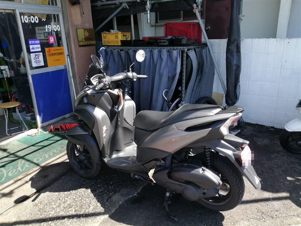 マジェスティ125【後輪パンクのため走行不能】 マジェスティ125FI 走行不能になってしまいました・・・ - YouTube