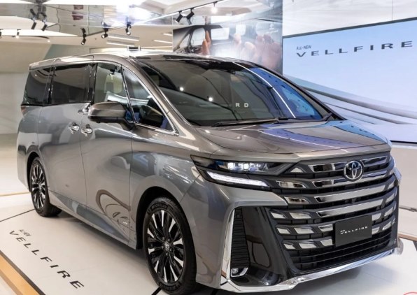 ヴェルファイア　プレシャスメタル 1/30 Correction: I've seen the Toyota Vellfire Z Premier, which