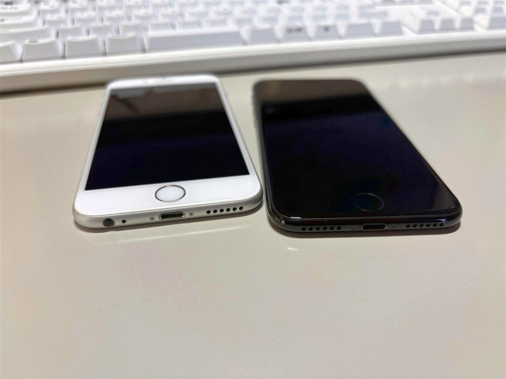 この機種は3.5mmのイヤホンジャックは、ありますか？？』 Apple iPhone