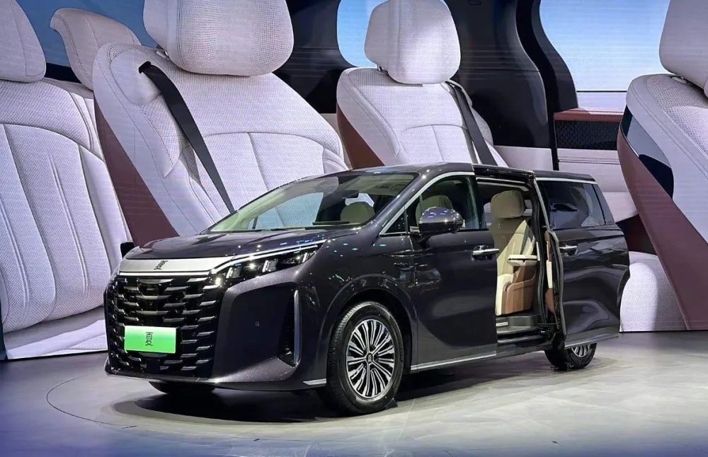 三菱 4.0キロ 200V 2022年式問合せ多数のため全員に返信出来ませ