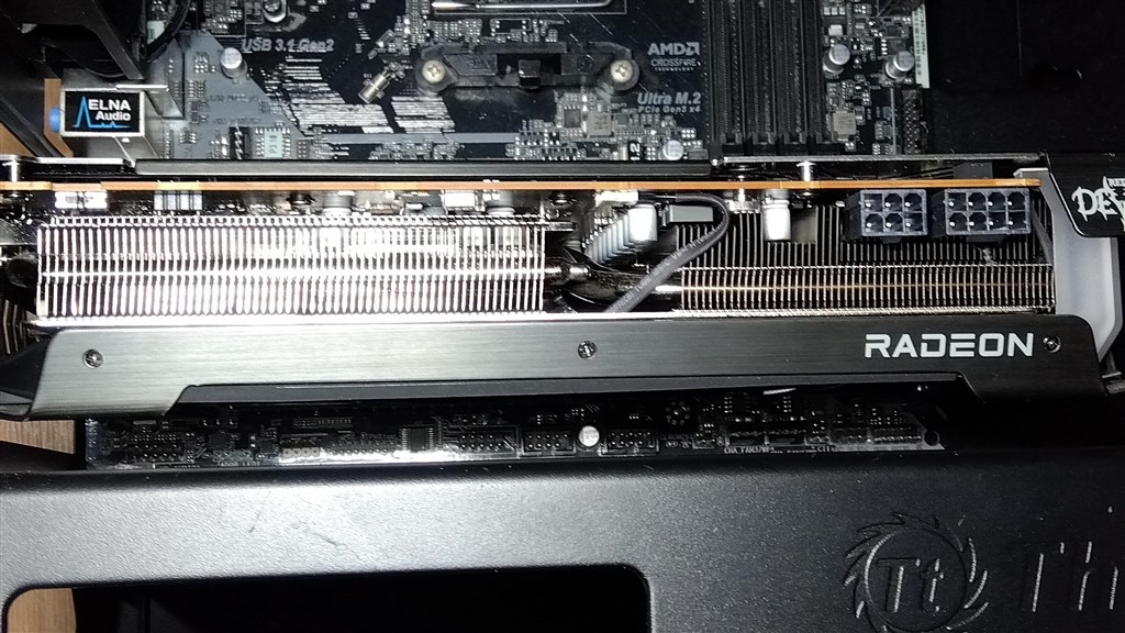 最下部のフロントパネルコネクタと巨大グラボの干渉』 MSI MPG