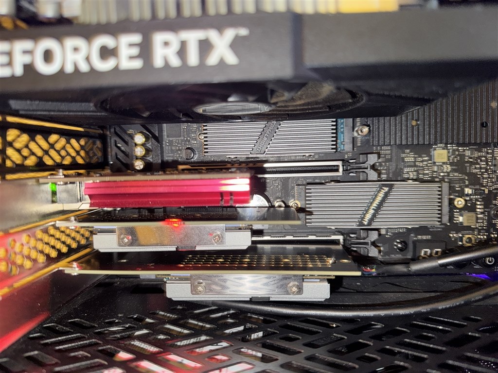 MBのスロット全部を埋めても排他は起こりませんでした。』 ASRock Z690