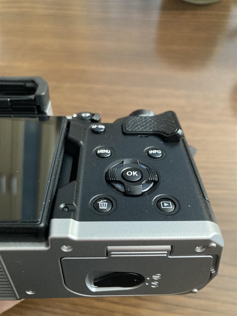 背面ボタンの件』 OMデジタルソリューションズ OM SYSTEM OM-3 ボディ