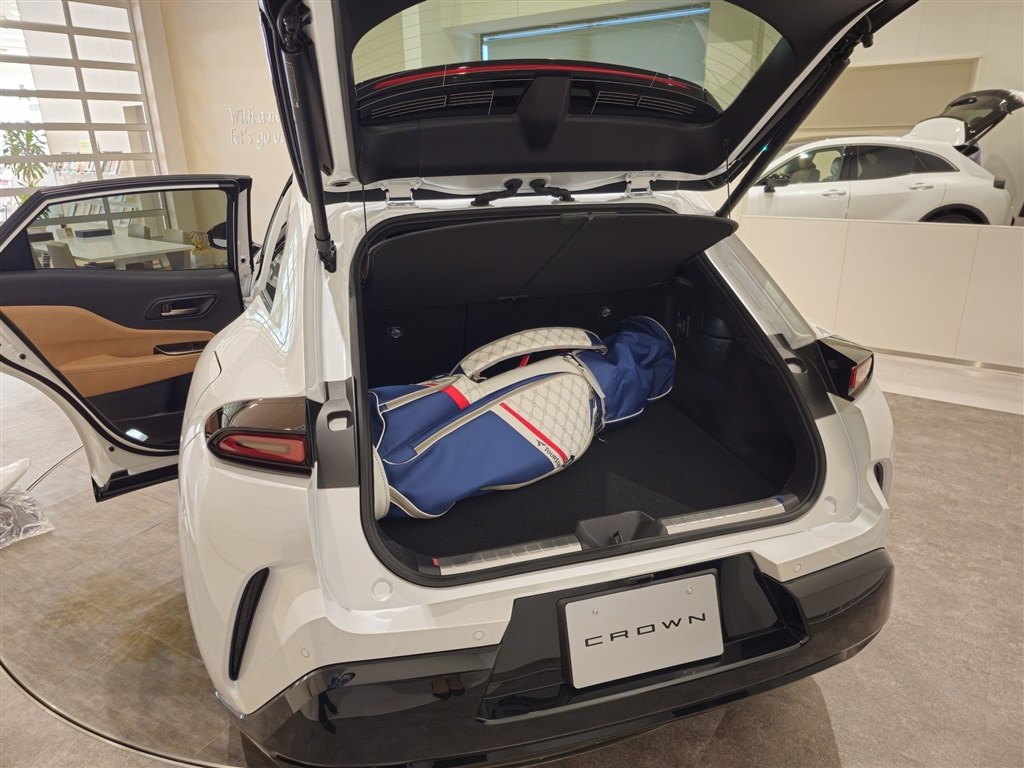 クラウンスポーツにゴルフバッグは積めるのか?』 トヨタ クラウン