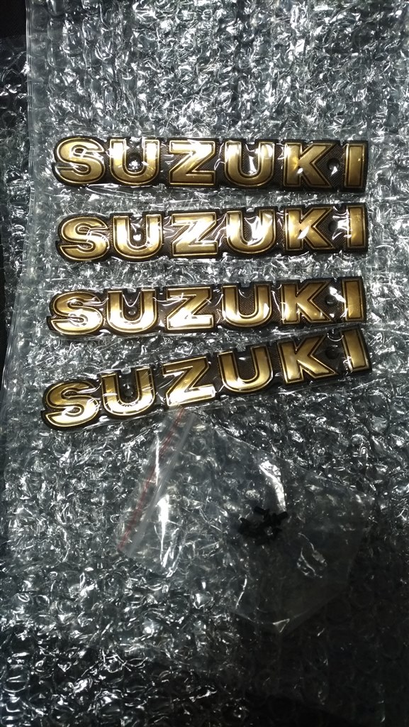 タンクのSUZUKIのロゴ。必要とされる方向けに報告上げときます