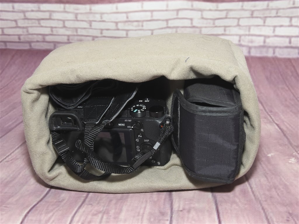 Sony α6400 本体+ FE 50 mm レンズ+カメラバッグ Sony α6400 本体+ FE 50 mm レンズ+カメラバッグ SONY α6400