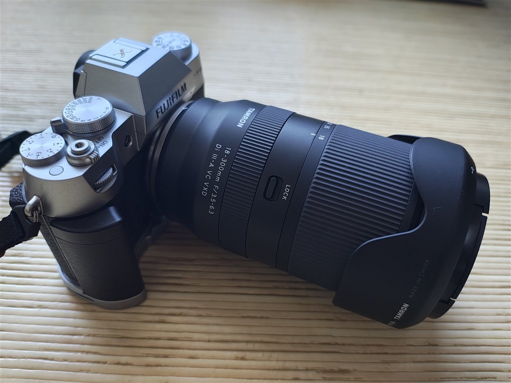 本体と望遠レンズ着用時のバランス』 富士フイルム FUJIFILM X-T50 