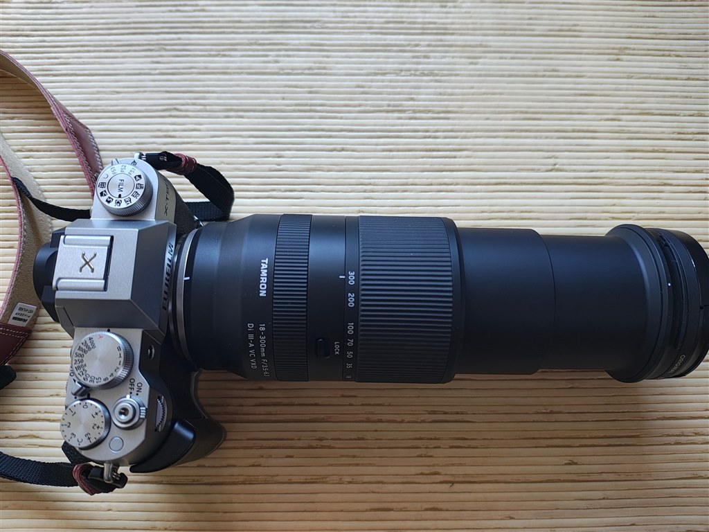 本体と望遠レンズ着用時のバランス』 富士フイルム FUJIFILM X-T50 