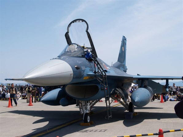 オリンパス　E-300 Amazon | OLYMPUS デジタル一眼レフカメラ E-300 ボディ単体