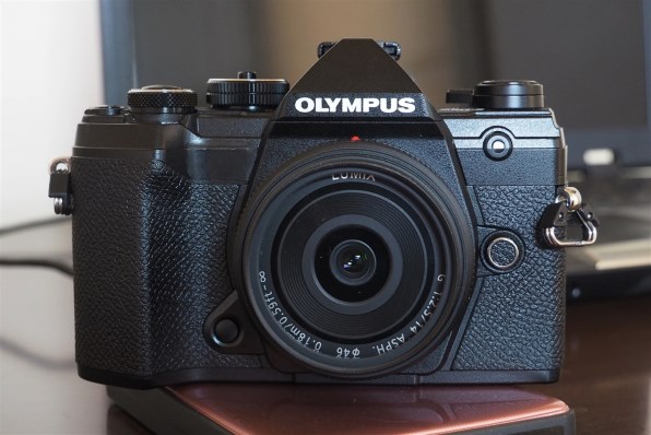 オリンパス OLYMPUS PEN E-PL8 14-42mm EZレンズキット