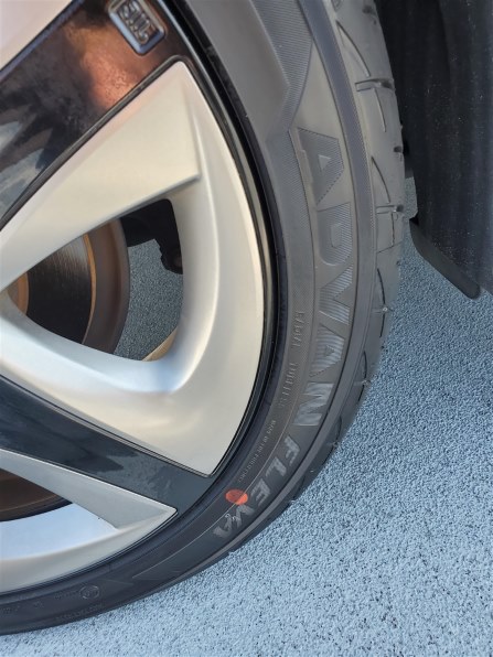 YOKOHAMA ADVAN FLEVA V701 215/45R16 90W XL 価格比較 - 価格.com