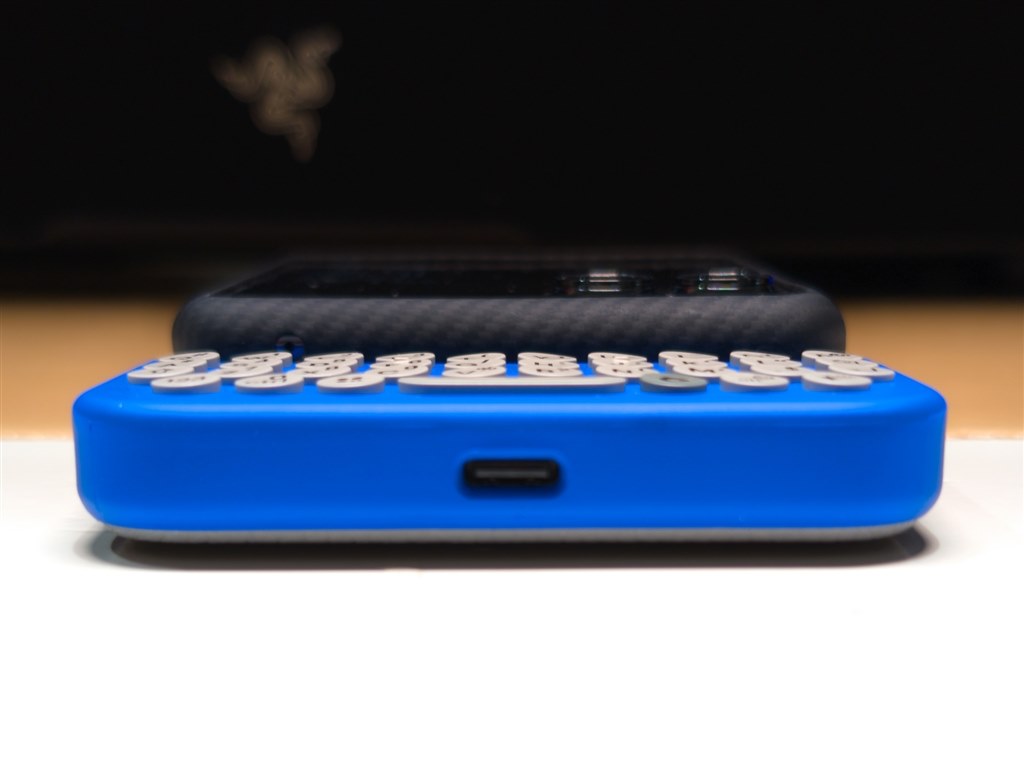 razr 50 ultra(日本版SIMフリー) +Clicks 梱包されました！motorola razr 50 ultra用キーボードケース