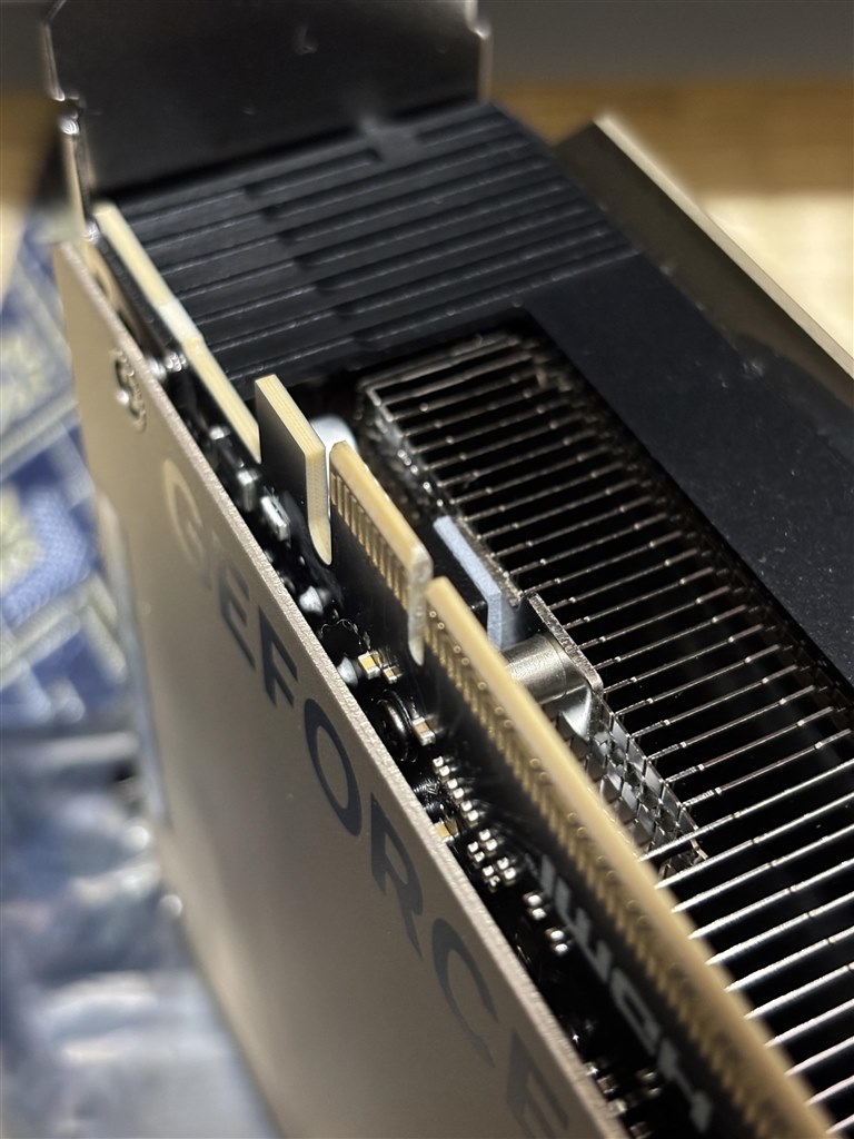 端子のプラスチックの傷』 MSI GeForce RTX 5070 Ti 16G INSPIRE 3X OC