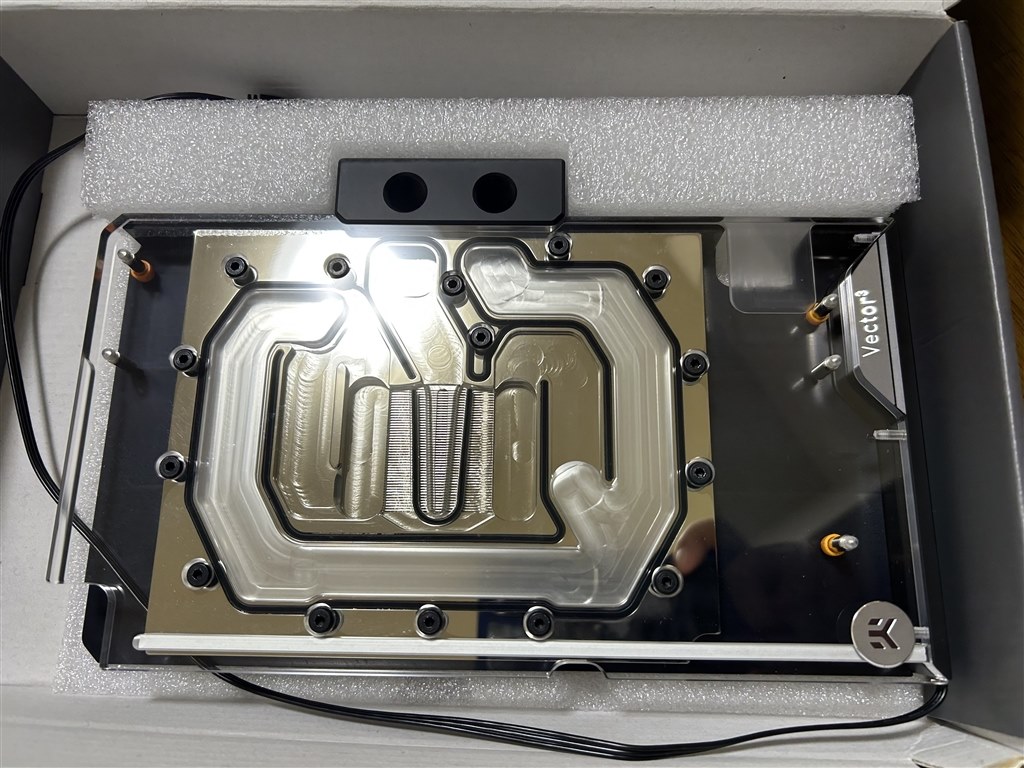 EKWB 他　水冷用フィッティング EKWBの5080TUF専用の水冷GPUブロックが使えるはず』 ASUS TUF