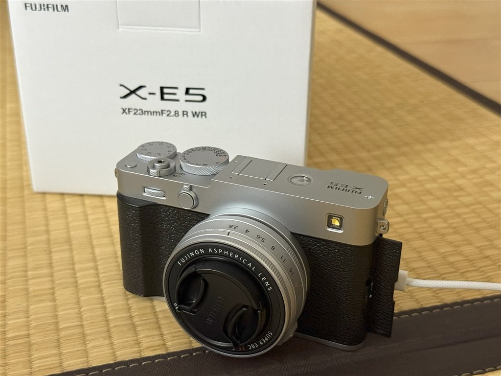 【新品・納品書つき！】FUJIFILM X-E5 レンズキット 　①K ミラーレス一眼カメラ「FUJIFILM X-E5」XF23mmF2.8 R WRレンズ
