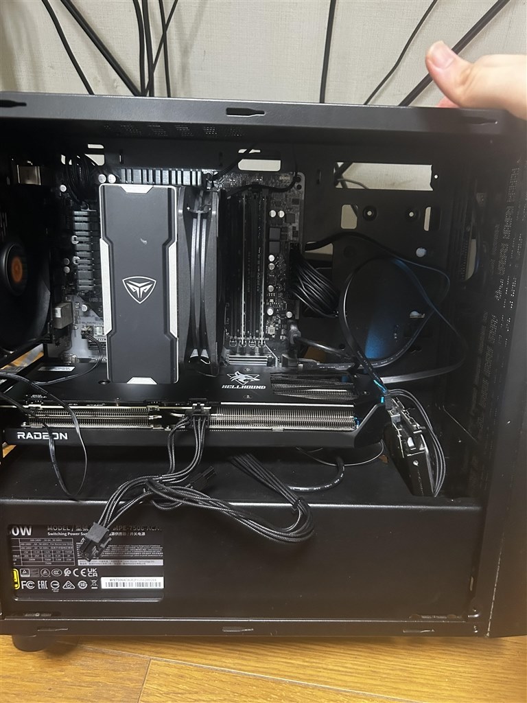 自分のPCケースにHDDの置き場がないので付けたいのですが