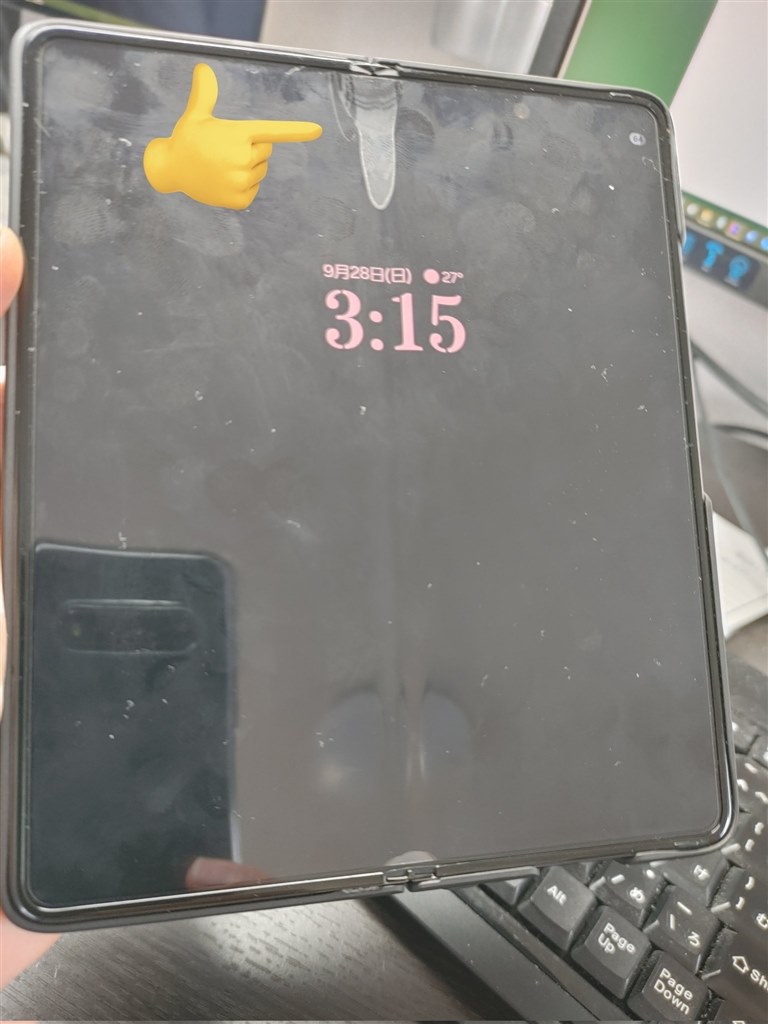 メイン画面のフィルム中央の端が少し剥がれてきた』 サムスン Galaxy Z