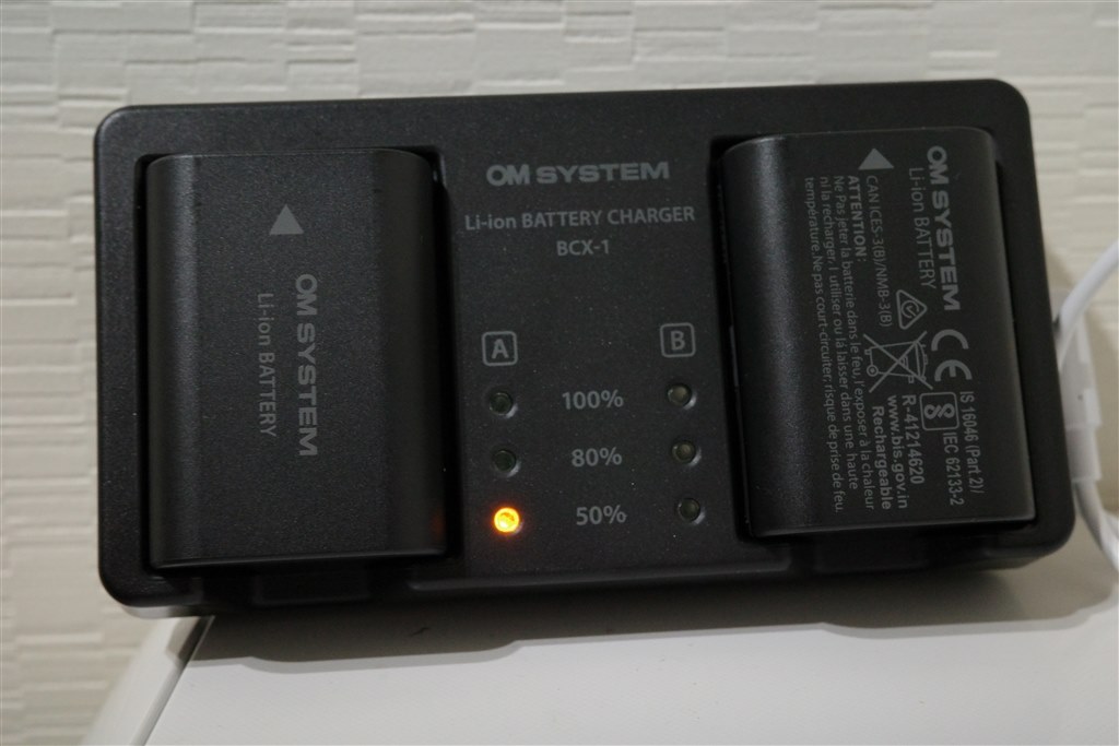 美品 OM SYSTEM OM-5 + おまけストロボ +純正バッテリーx2 OM-1 新型