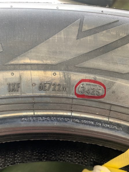 ピレリ ICE ZERO ASIMMETRICO 245/45R18 100H XL 価格比較 - 価格.com