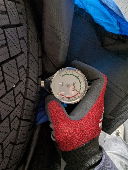 ピレリ 215/60R17（96H）M+S ピレリ ICE ZERO TM ASIMMETRICO 