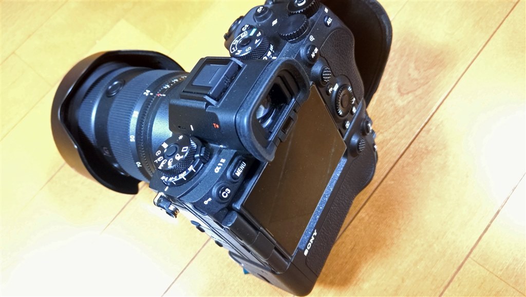 縦グリップ購入するべきか』 SONY α7R V ILCE-7RM5 ボディ のクチコミ
