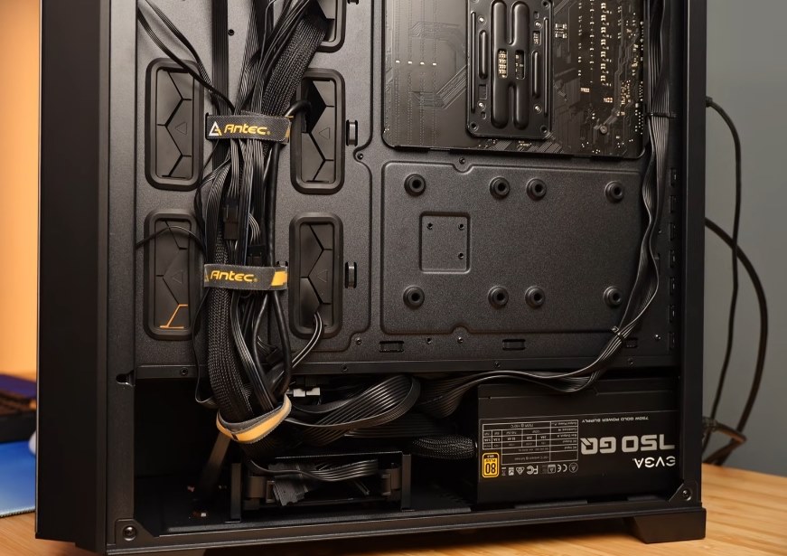 この電源ユニットケーブルで裏配線は届きますか？』 Thermaltake