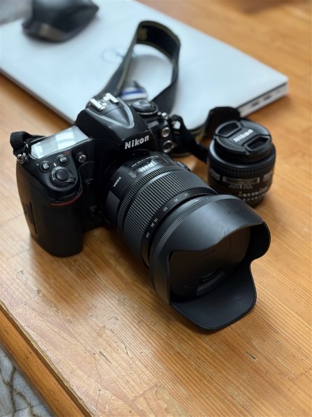 ニコン D300S AF-S DX 16-85G VR レンズキット 価格比較 - 価格.com