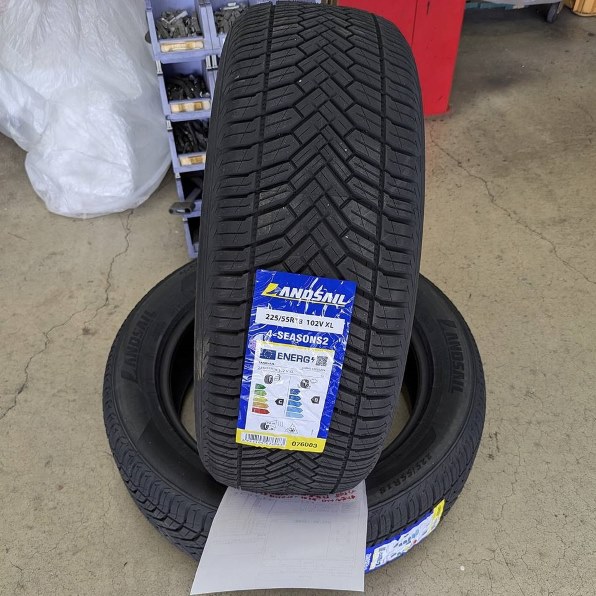 【良品質・コスパ最高】　235/60R18 4本　交換工賃・消費税込み価格　スーペリア LANDSAIL [1本] 4 SEASONS 235/60R18 107V 価格比較 - 価格.com