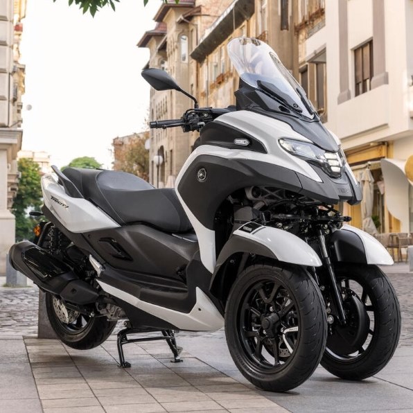 ★R4年式トリシティ300「高評価」車検R7年5月【普通免許仕様応談可】ETC 純正グリップヒーター 走行2.3万km台★TRIX★ ☆トリシティ300「走行4,383km」車検R6年4月【普通免許仕様応談可