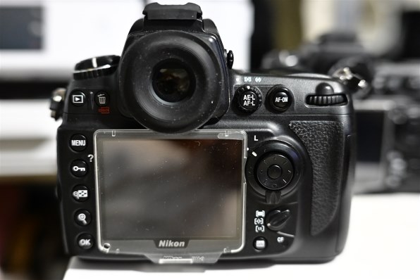 マルチパワーバッテリーパックMB-D10について』 ニコン D700 ボディ の