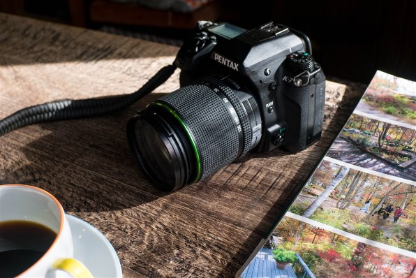 富士フイルム FUJIFILM X-A1 ダブルズームレンズキット [シルバー]で